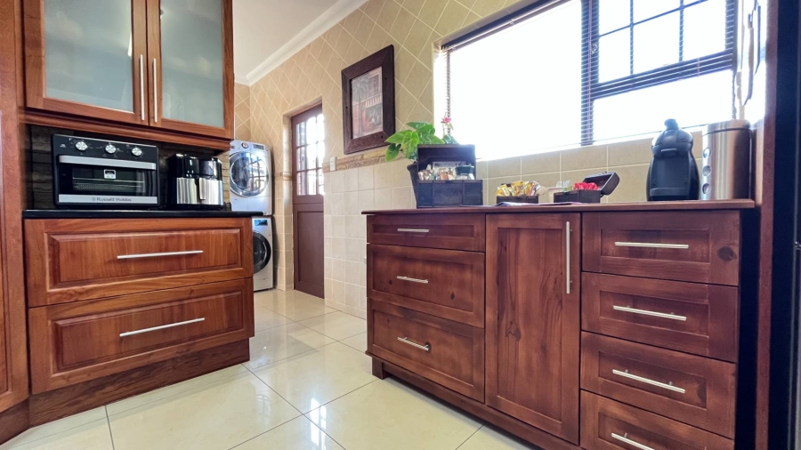 3 Bedroom Property for Sale in Heiderand Western Cape